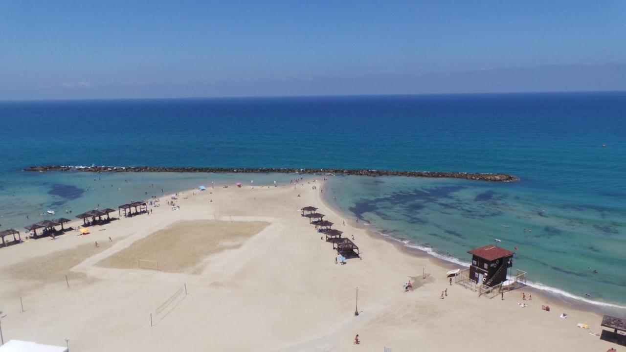 בניין אלמוג - מגדל הים Leilighet Haifa Eksteriør bilde